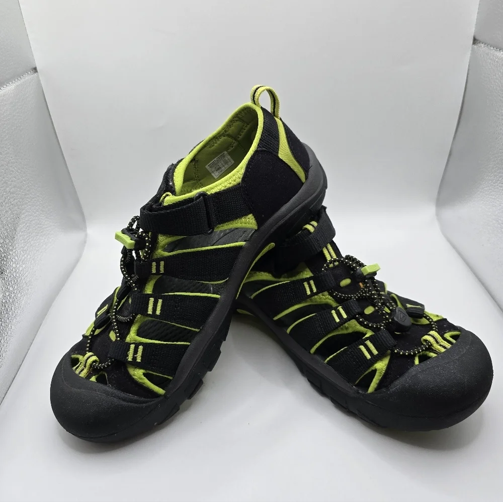 Keen Newport Waterproof Black Green Outdoor Hiking Sandles. Ladies 6
